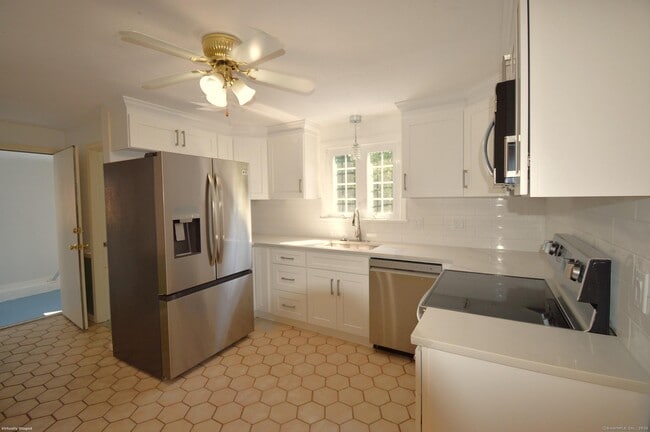 Building Photo - 18 Overbrook Rd