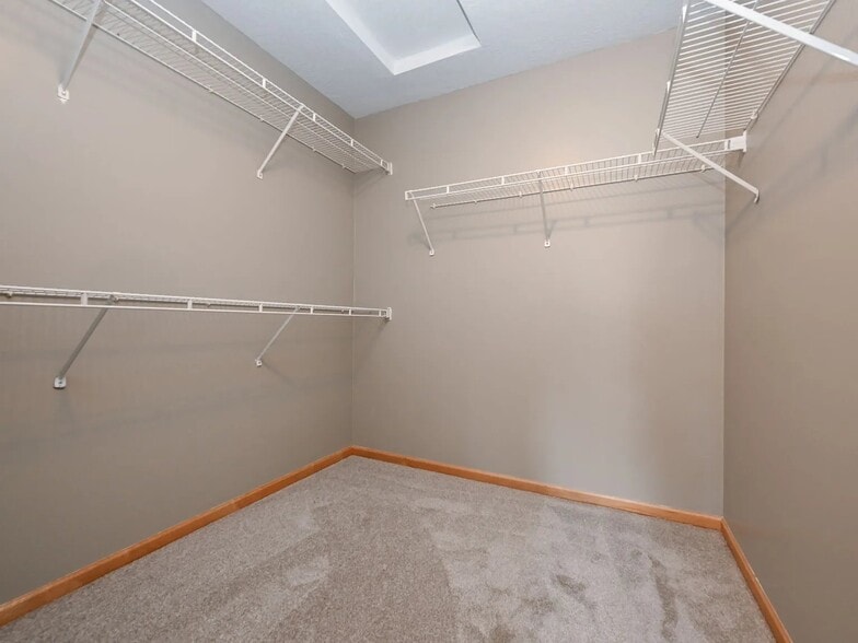 Building Photo - 770 Wisconsin Ave N