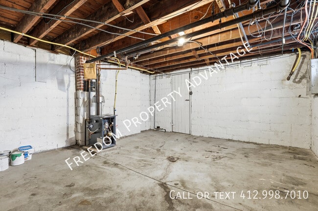 Building Photo - 761 Shady Dr E