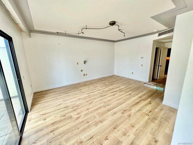 Building Photo - 1044 Wall St