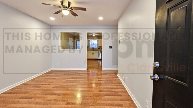 Building Photo - 1042 Waterford Cir