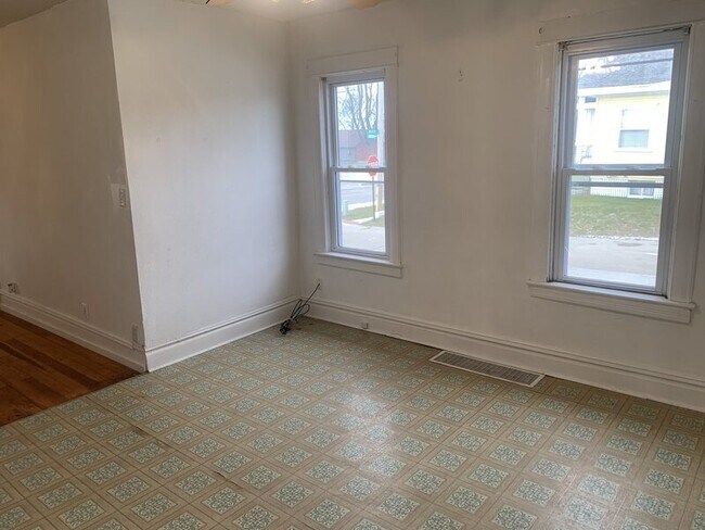 Building Photo - 1464 Beach St