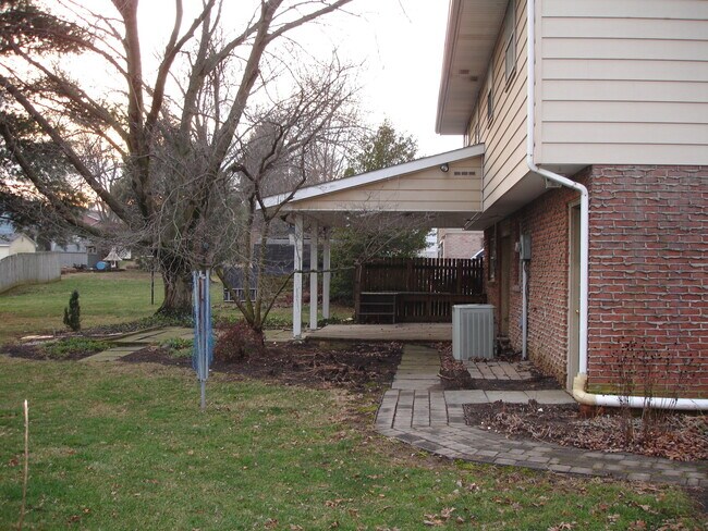 Building Photo - 418 Parkwynne Rd