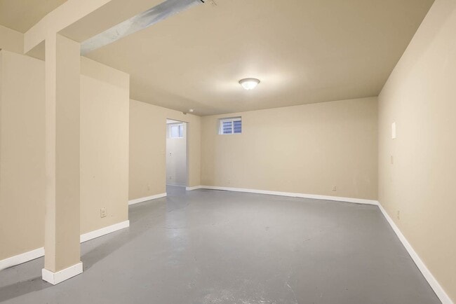 Building Photo - 2114 Dexter Ave N