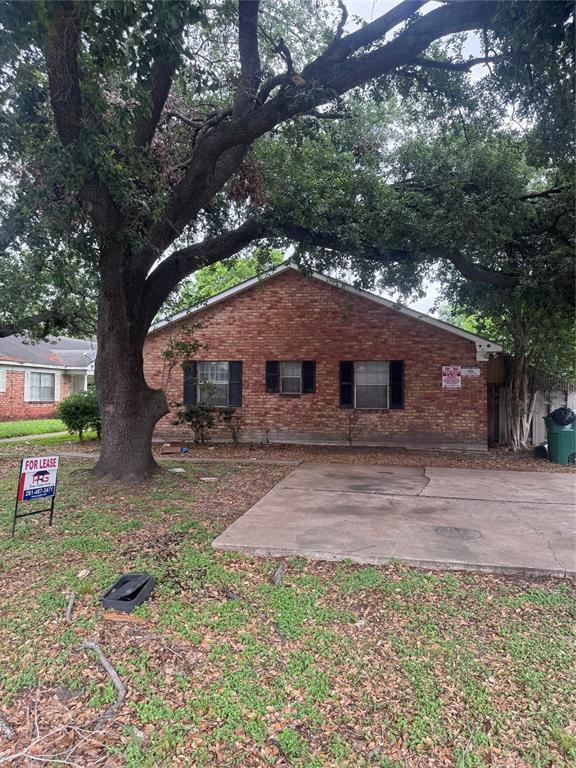 Building Photo - 5810 Clarewood Dr