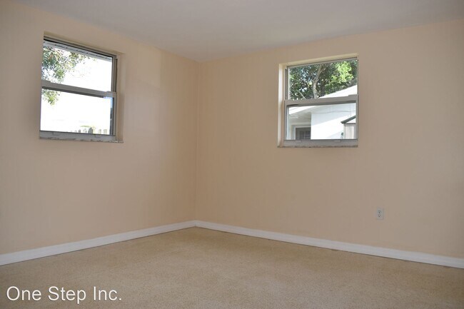 Building Photo - 2 br, 1.5 bath House - 10930 Norwood Av