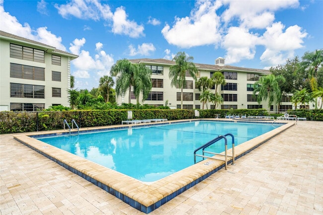 Building Photo - 1719 Whitehall Dr