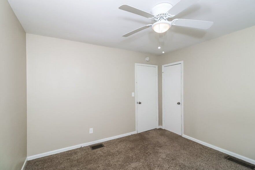 Building Photo - 3301 Howell Cir