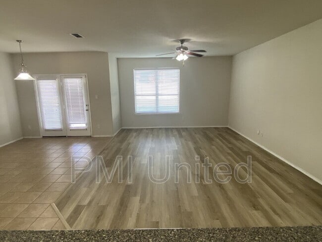 Building Photo - 9145 Blackstone Dr