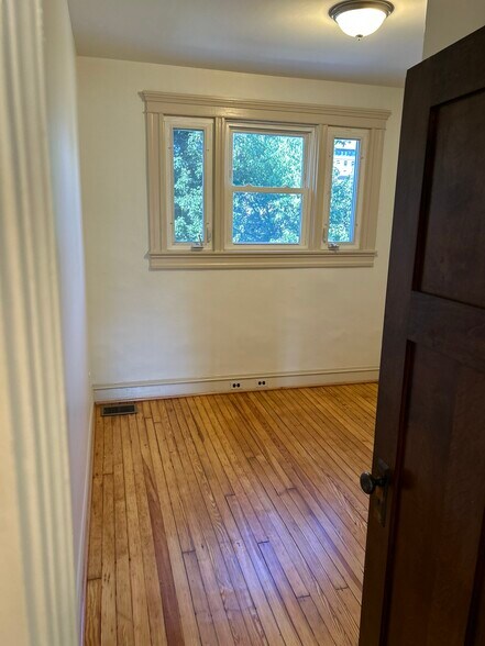 Building Photo - 103 E 32nd St