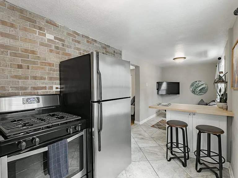 Building Photo - 1541 Charles Ave