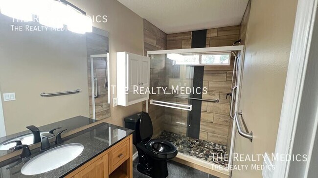 Building Photo - 895 Villa Dr