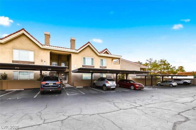 Building Photo - 700 Capri Dr