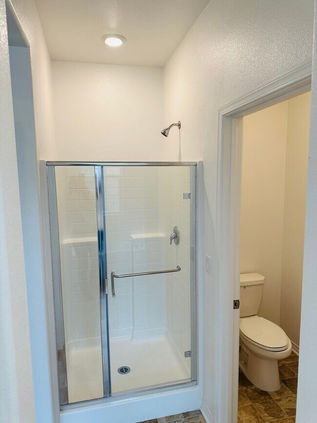 Building Photo - Newly Built 3 Bed Condo for Rent in Winche...