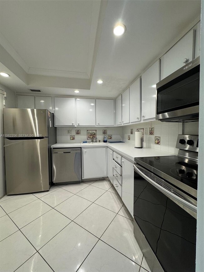 Building Photo - 3180 S Ocean Dr