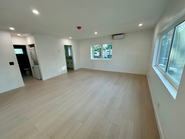 Building Photo - 4123 Edenhurst Ave