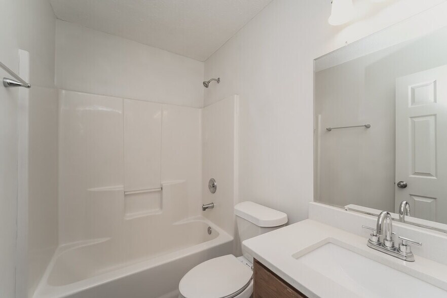 Building Photo - 2405 Liberton Ct