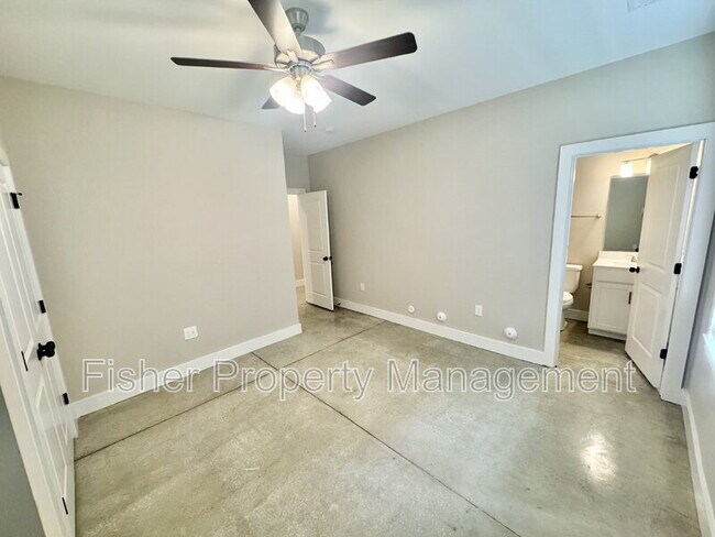 Building Photo - 1537 Rogers St