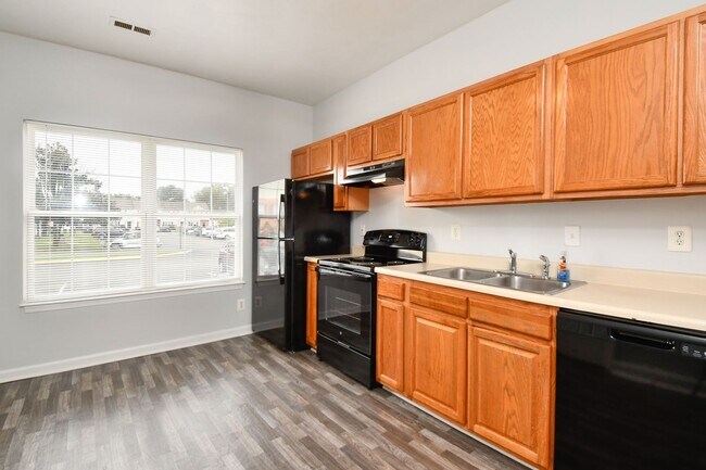 Building Photo - BEAUTIFUL TOWNHOME FOR RENT