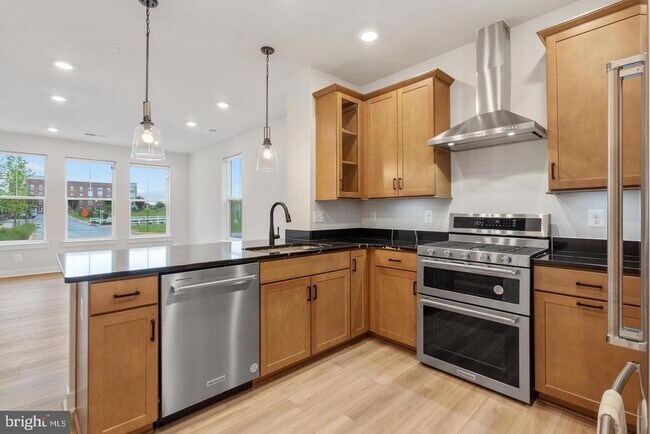 Building Photo - 45176 Drowes Ter