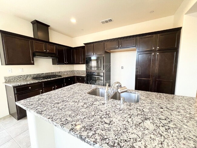 Building Photo - 4304 Strathmore Pl