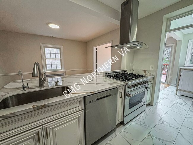 Building Photo - 4412 Volta Pl NW