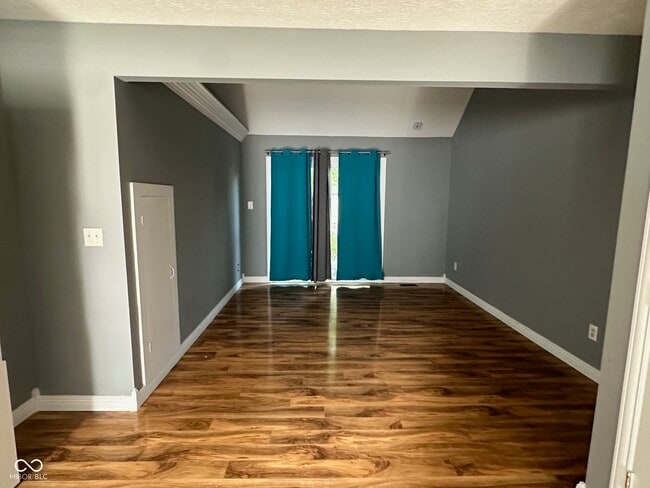 Building Photo - 7890 Benjamin Dr