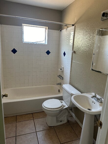 Building Photo - 3701 Sleeper Ave