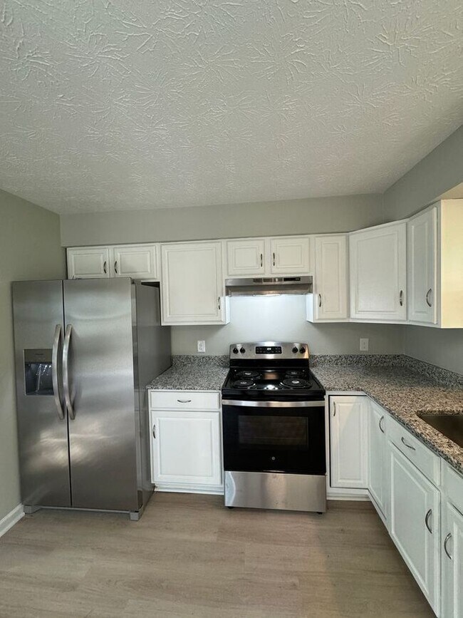 Building Photo - 105 Aster Pl