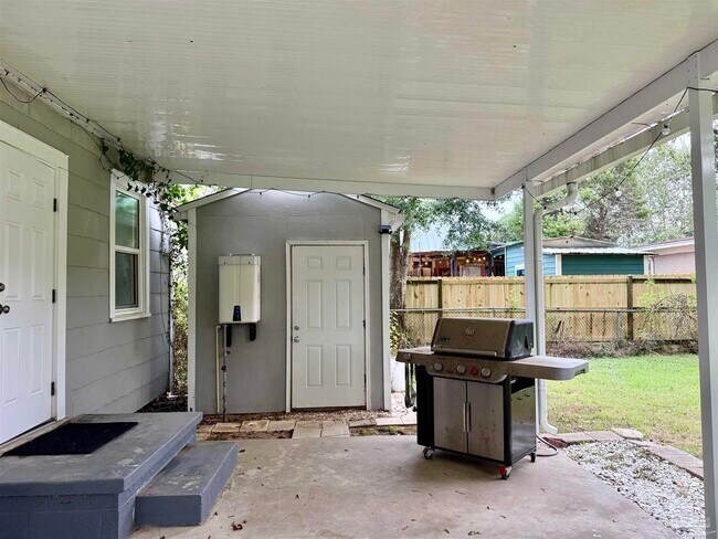 Building Photo - 2050 N 13th Ave