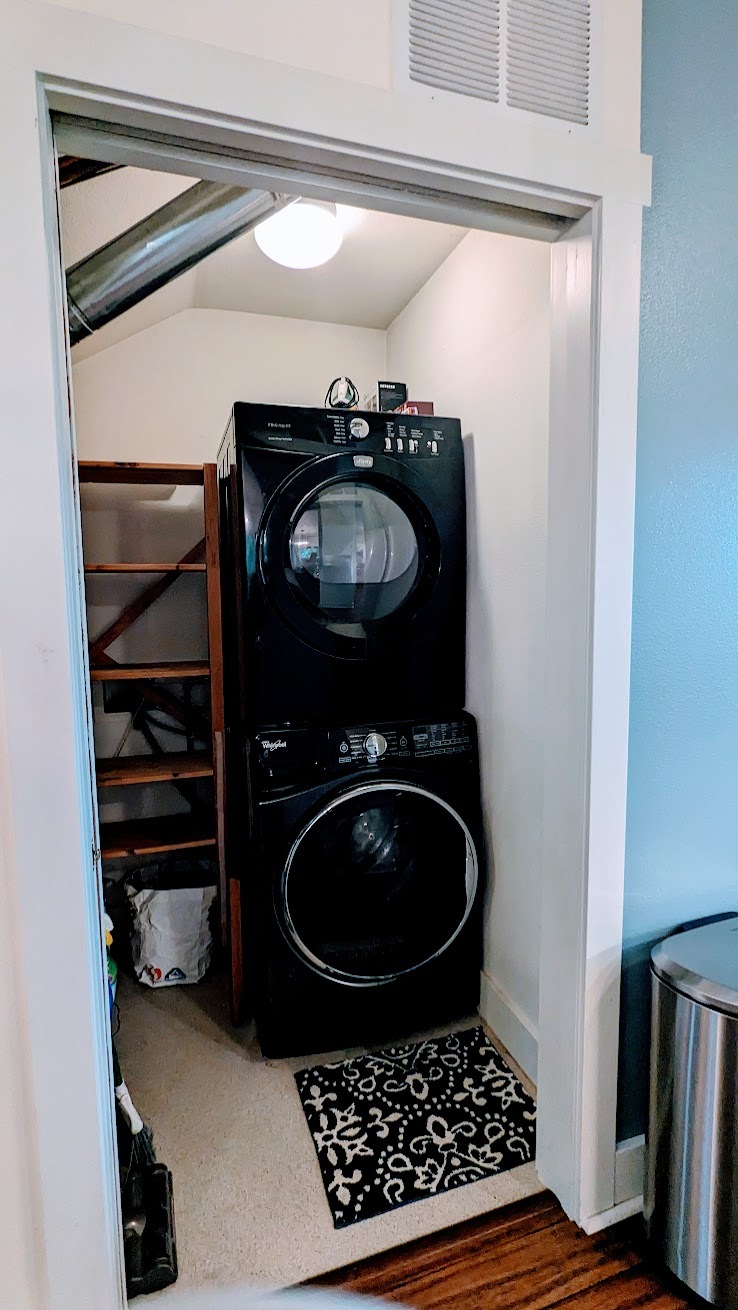 Large capacity washer/dryer and walk in kitchen pantry - 4751 NE Prescott St