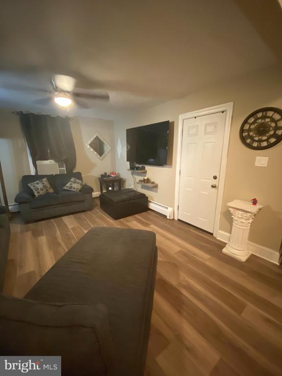 Building Photo - 430 Leconey Ave