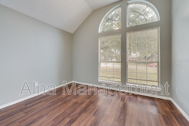 Building Photo - 6609 Gardenia Dr