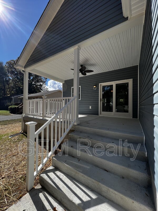 Building Photo - 38 Meadow View Ln