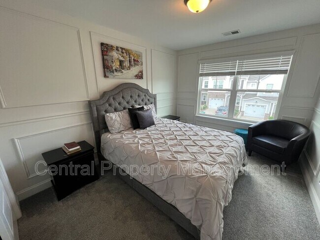 Building Photo - 18 Camden Wds Trl