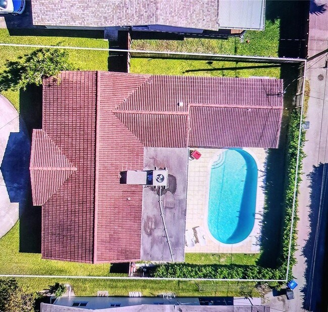 Building Photo - 1320 Arthur St