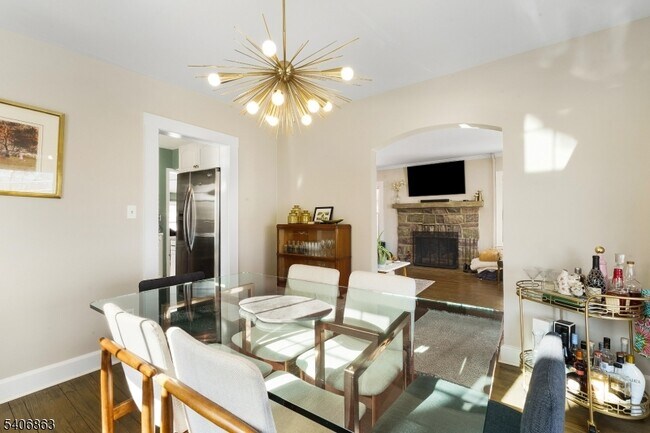 Building Photo - 11 Longview Trail E