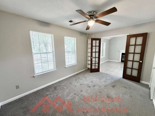 Building Photo - 641 Lagrange Pk Cv