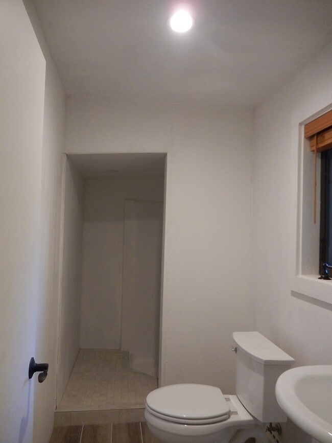 Building Photo - 1,188 Square Foot Recently built custom Cr...