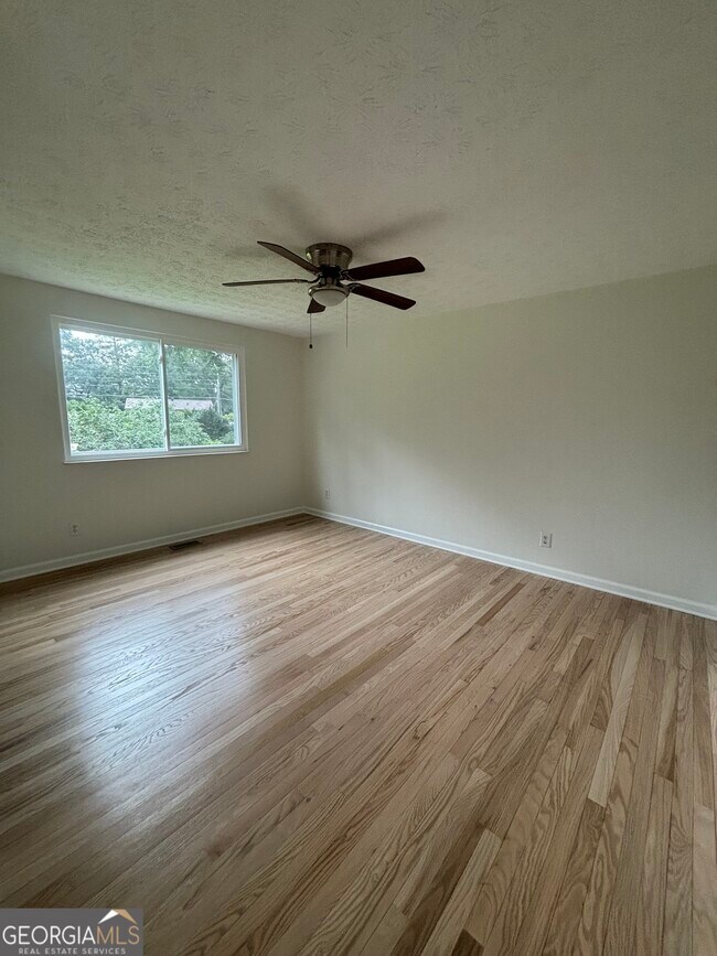 Building Photo - 2215 Ranch Trail