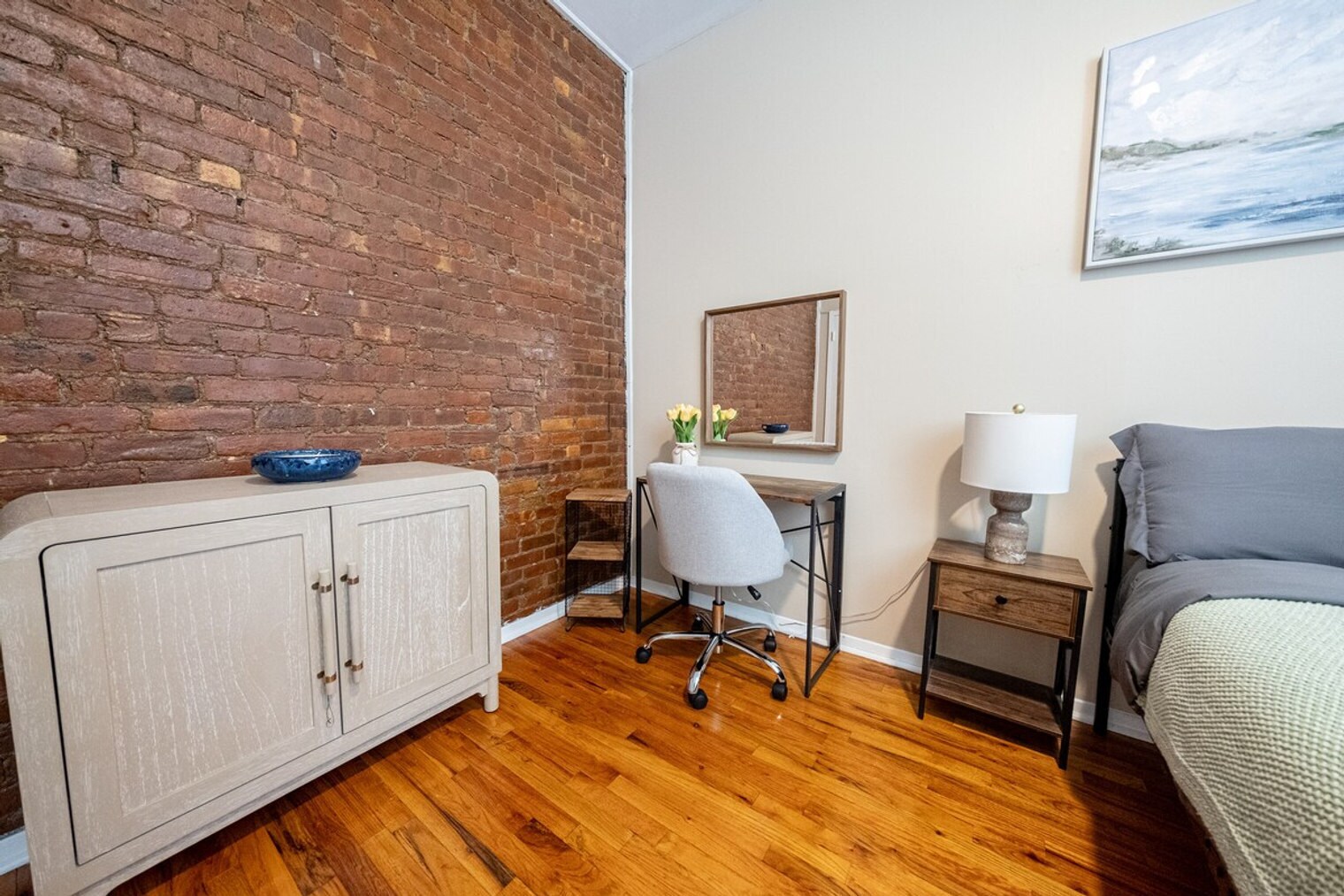 Building Photo - 142 Riverside Dr