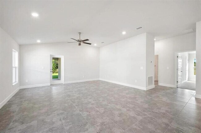 Building Photo - 5202 Vespera St