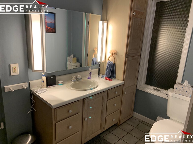 Building Photo - 14 Lyons Ct