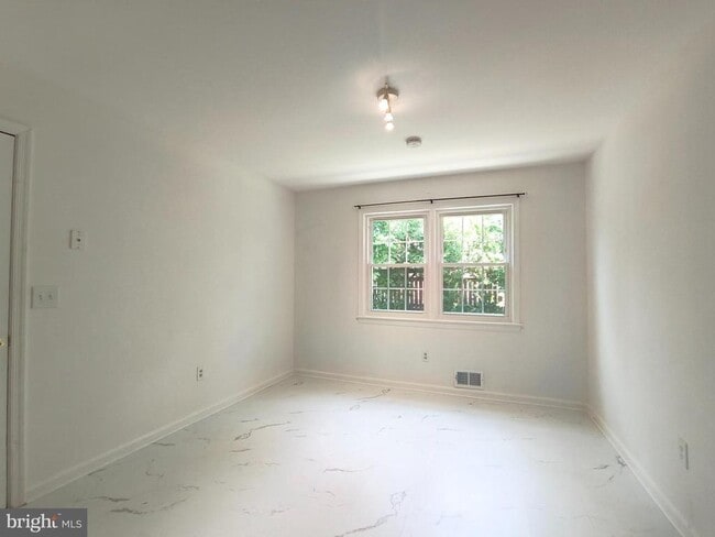 Building Photo - 8835 Tuckerman Ln