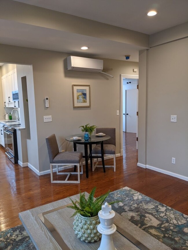 Building Photo - Kenmore Square recently renovated x-large 1 bedroom with parking for June 1!