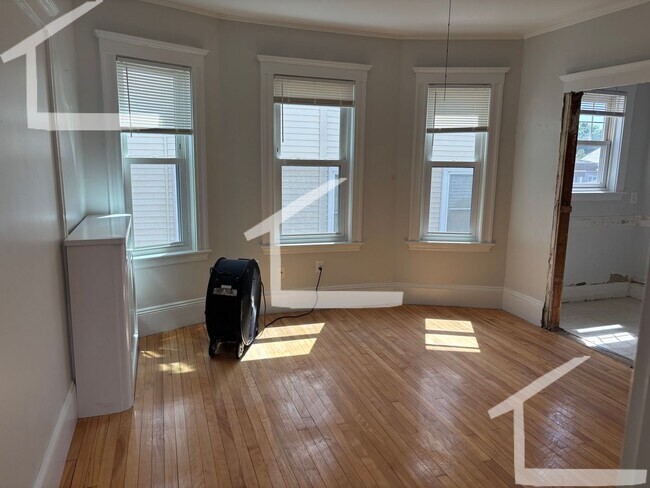 Building Photo - 32 Matchett St