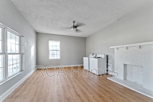 Building Photo - 2956 Ruckle St