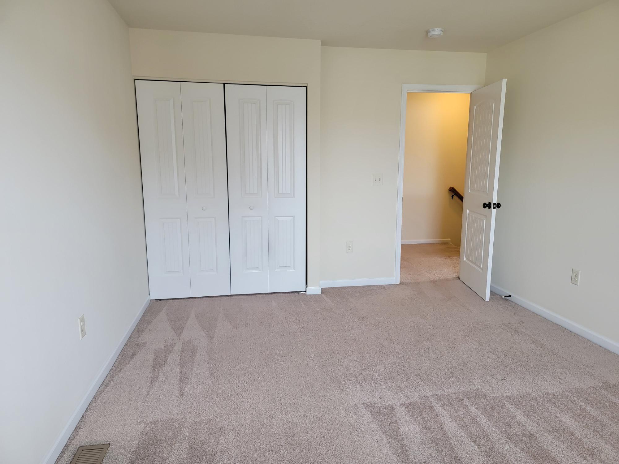 Building Photo - 726 Farmwood Ln