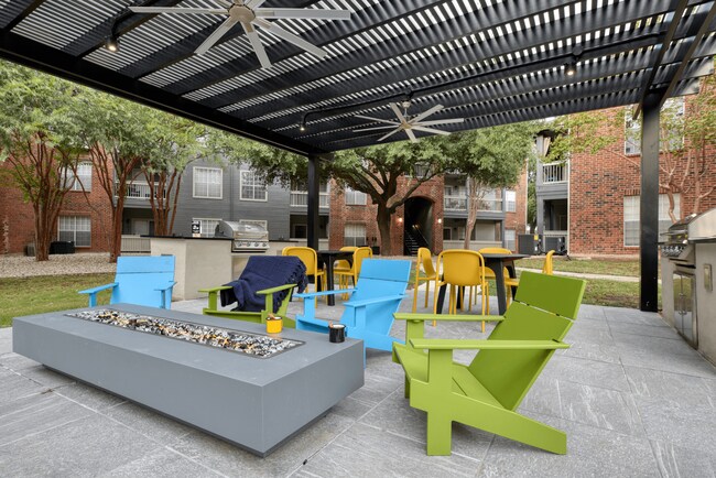 Building Photo - The Quarry Alamo Heights