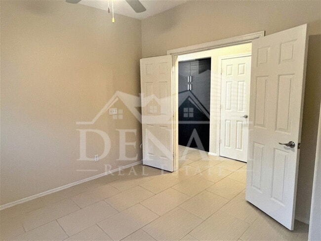 Building Photo - 8372 S Stephanie Ln
